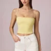 Top a canotta Hania in Modal con ricamo inglese, giallo limone Top a canotta Hania in Modal con ricamo inglese, giallo limone