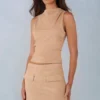 Top a collo alto in ecopelle scamosciata Aurelle colore beige Top a collo alto in ecopelle scamosciata Aurelle colore beige