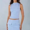 Top a collo alto in finta pelle scamosciata Aurelle  in blu tenue