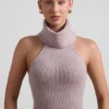 Top a collo alto senza schienale in maglia a coste Sakari, color taupe