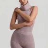Top a collo alto senza schienale in maglia a coste Sakari, color taupe