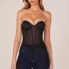 Top a corsetto con allacciatura a fascia Zoa in nero Top a corsetto con allacciatura a fascia Zoa in nero