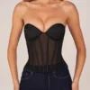 Top a corsetto con allacciatura a fascia Zoa in nero Top a corsetto con allacciatura a fascia Zoa in nero