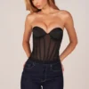 Top a corsetto con allacciatura a fascia Zoa in nero Top a corsetto con allacciatura a fascia Zoa in nero