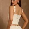 Top a corsetto con allacciatura Hannie in avorio Top a corsetto con allacciatura Hannie in avorio