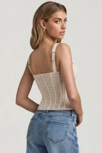 Top a corsetto con ferretti in pizzo Junia, colore avorio