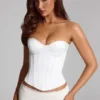 Top a corsetto con lacci Araminta in bianco