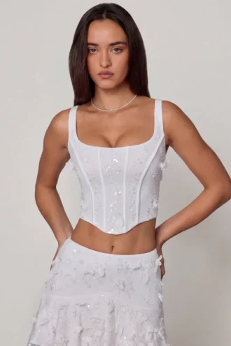 Top a corsetto con lacci e decorazioni Letitia in bianco