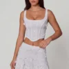 Top a corsetto con lacci e decorazioni Letitia in bianco