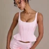 Top a corsetto con lacci in raso premium Elvira in rosa confetto
