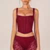 Top a corsetto con lacci Jemara in rosso ciliegia