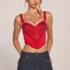 Top a corsetto con scollo a cuore e lacci Allure in rosso rosa