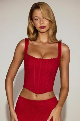 Top a corsetto con stecche e scollo morbido in pizzo Cherith in rosso vero