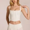 Top a corsetto con stecche e scollo rotondo in pizzo Cherith, colore avorio Top a corsetto con stecche e scollo rotondo in pizzo Cherith, colore avorio