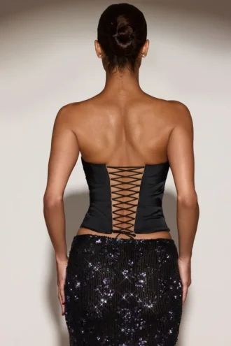 Top a corsetto drappeggiato in raso Yulea con allacciatura in nero e viola