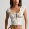 Top a corsetto in popeline di cotone arricciato Faela con stampa di rose