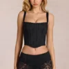 Top a corsetto regolabile con scollo morbido in pizzo Jemara, colore nero Top a corsetto regolabile con scollo morbido in pizzo Jemara, colore nero