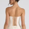 Top a corsetto senza spalline con lacci e ruches Melvina in avorio Top a corsetto senza spalline con lacci e ruches Melvina in avorio