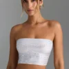 Top a fascia con spalline incrociate sul retro e decorazioni Nanaka in bianco