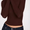 Top a maniche lunghe con arricciature in modal a coste Luisa, color cioccolato Top a maniche lunghe con arricciature in modal a coste Luisa, color cioccolato