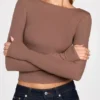 Top a maniche lunghe con arricciature in modal a coste Luisa in color moka