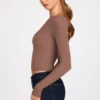 Top a maniche lunghe con arricciature in modal a coste Luisa in color moka