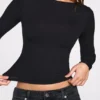 Top a maniche lunghe con arricciature in modal a coste Luisa, nero Top a maniche lunghe con arricciature in modal a coste Luisa, nero
