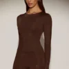 Top a maniche lunghe con collo rotondo e decorazioni Venia in marrone cioccolato Top a maniche lunghe con collo rotondo e decorazioni Venia in marrone cioccolato
