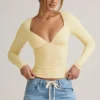 Top a maniche lunghe con ruches Emry Modal in giallo crema Top a maniche lunghe con ruches Emry Modal in giallo crema