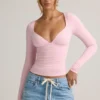 Top a maniche lunghe con ruches Emry Modal in rosa confetto Top a maniche lunghe con ruches Emry Modal in rosa confetto