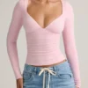 Top a maniche lunghe con ruches Emry Modal in rosa confetto Top a maniche lunghe con ruches Emry Modal in rosa confetto