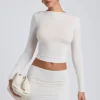 Top a maniche lunghe con ruches in modal Alia, colore bianco Top a maniche lunghe con ruches in modal Alia, colore bianco