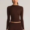 Top a maniche lunghe con ruches in Modal Alia, colore marrone cioccolato Top a maniche lunghe con ruches in Modal Alia, colore marrone cioccolato