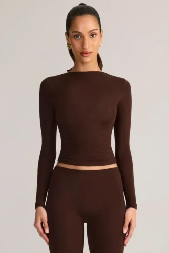 Top a maniche lunghe con ruches in Modal Alia, colore marrone cioccolato