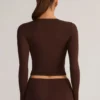 Top a maniche lunghe con ruches in Modal Alia, colore marrone cioccolato Top a maniche lunghe con ruches in Modal Alia, colore marrone cioccolato