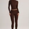 Top a maniche lunghe con ruches in Modal Alia, colore marrone cioccolato Top a maniche lunghe con ruches in Modal Alia, colore marrone cioccolato