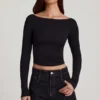 Top a maniche lunghe con scollo a barchetta in Modal Charliane, nero Top a maniche lunghe con scollo a barchetta in Modal Charliane, nero