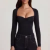 Top a maniche lunghe con scollo a cuore e ruches in morbido jersey Vayla, colore nero Top a maniche lunghe con scollo a cuore e ruches in morbido jersey Vayla, colore nero