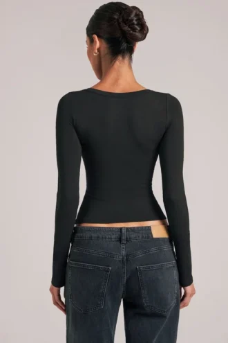 Top a maniche lunghe con scollo a V Zyra  in nero