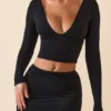 Top a maniche lunghe con scollo profondo in modal Harri, colore nero Top a maniche lunghe con scollo profondo in modal Harri, colore nero