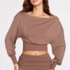 Top a maniche lunghe con spalle scoperte Quinn Modal in color moka Top a maniche lunghe con spalle scoperte Quinn Modal in color moka