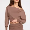 Top a maniche lunghe con spalle scoperte Quinn Modal in color moka Top a maniche lunghe con spalle scoperte Quinn Modal in color moka