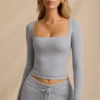 Top a maniche lunghe in modal a costine, colore blu chiaro Top a maniche lunghe in modal a costine, colore blu chiaro