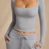 Top a maniche lunghe in modal a costine, colore blu chiaro Top a maniche lunghe in modal a costine, colore blu chiaro