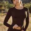 Top a maniche lunghe Soft Active in nero Top a maniche lunghe Soft Active in nero