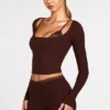 Top a reggiseno con lacci e maniche lunghe in modal a coste Margaux, color cioccolato Top a reggiseno con lacci e maniche lunghe in modal a coste Margaux, color cioccolato