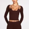 Top a reggiseno con lacci e maniche lunghe in modal a coste Margaux, color cioccolato Top a reggiseno con lacci e maniche lunghe in modal a coste Margaux, color cioccolato