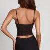 Top Armelia con collo a cappuccio e dettagli peekaboo in nero Top Armelia con collo a cappuccio e dettagli peekaboo in nero
