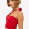 Top asimmetrico in jersey elasticizzato con dettagli a rose di Tesia in rosso scarlatto Top asimmetrico in jersey elasticizzato con dettagli a rose di Tesia in rosso scarlatto