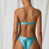 Top bikini a fascia con dettagli in perle d’acqua dolce in turchese Top bikini a fascia con dettagli in perle d’acqua dolce in turchese